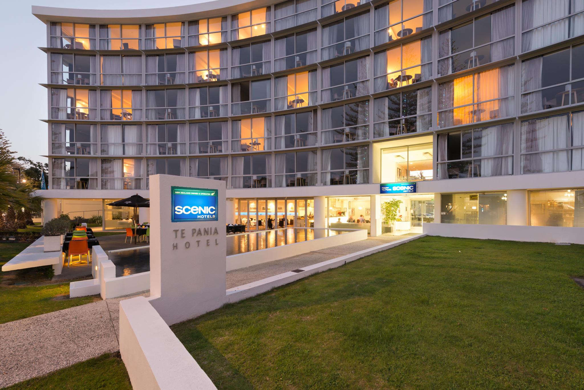 Scenic Hotel Te Pania Napier Exterior photo