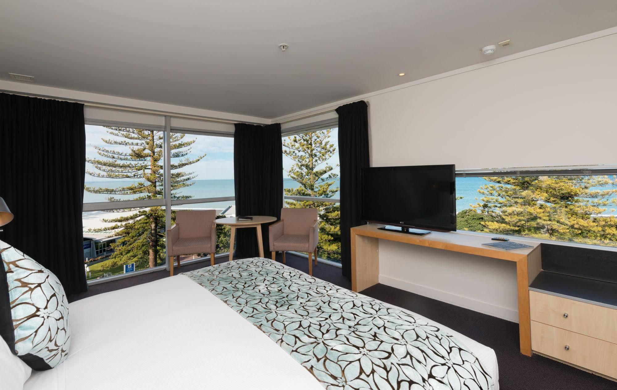 Scenic Hotel Te Pania Napier Exterior photo